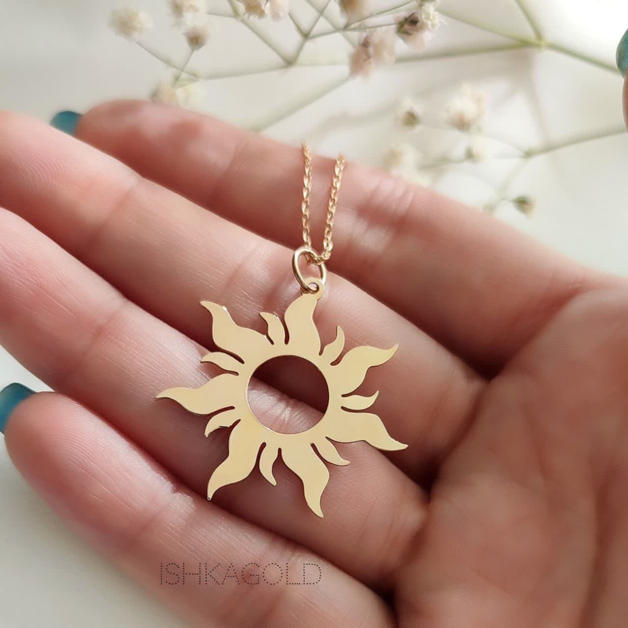 آویز پلاک آفتاب تابان طلا آویز پلاک آفتاب تابان