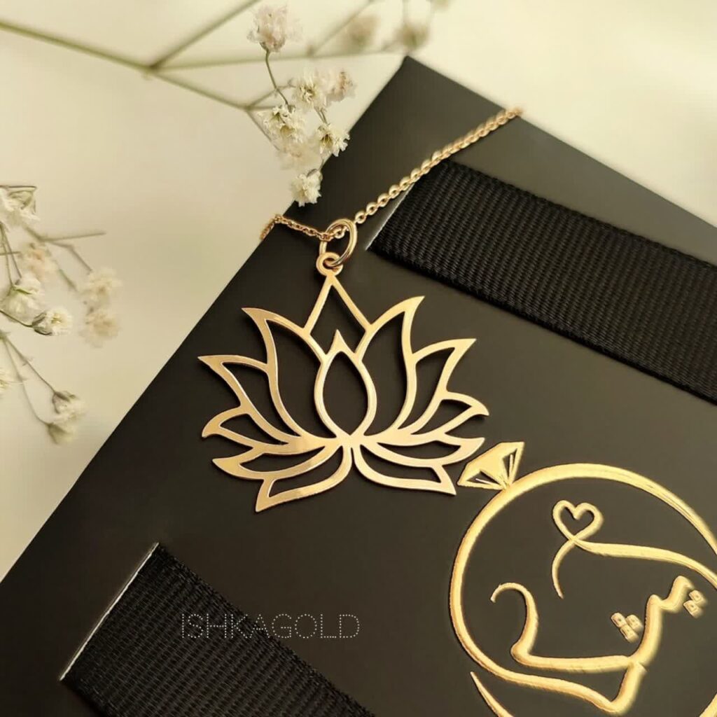 آویز پلاک نیلوفر آبی